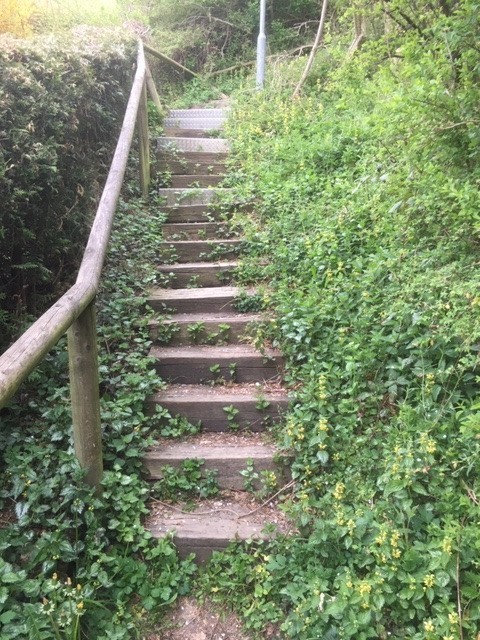 Treppe in Dietenheim vor der Sanierung mit Alpineisen