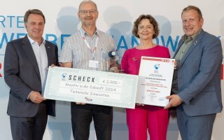 Personen bei der Verleihung des Preises