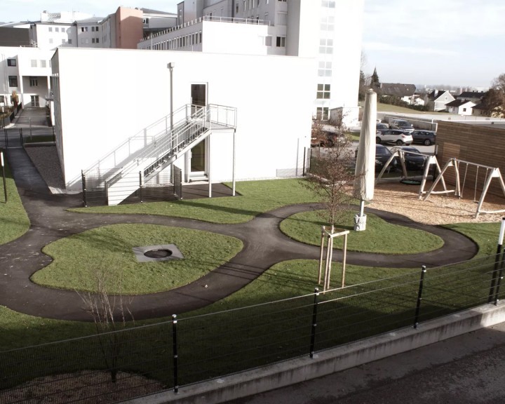 Drohnenaufnahme Landesklinikum Hort Spielplatz Amstetten