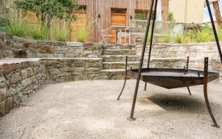 Grillplatz Steinmauer privat Garten G