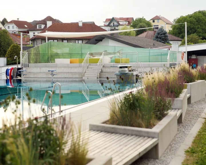 Freiraumöblierung und Tröge Stauden Freibad Aschbach