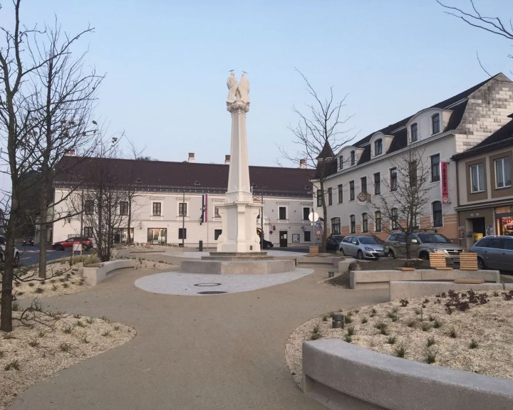 familiensaeule-c-david-dobetsberger_large_x1_zPtAS78G7K