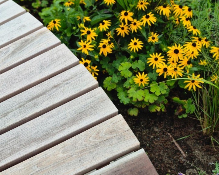 Freiraummöblierung und Staudenbeet BH Neunkichen