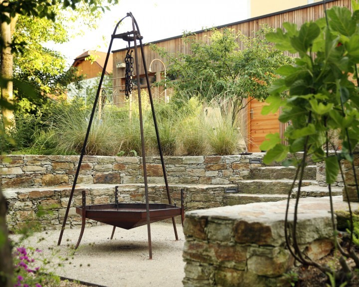 Grillplatz Steinmauer privat Garten G