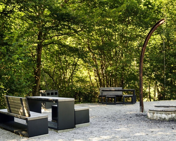 Freiraummöblierung Radweg Ybbstalradweg Zeit für's ich Wassergebundene Decke sickerfähig Grillplatz