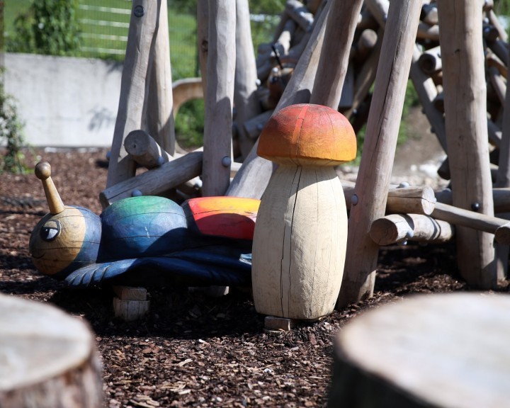 Haus der Wildnis Kletterelement Weltkulturerbezentrum Lunz am See Kletterparcour Raupe Pilz