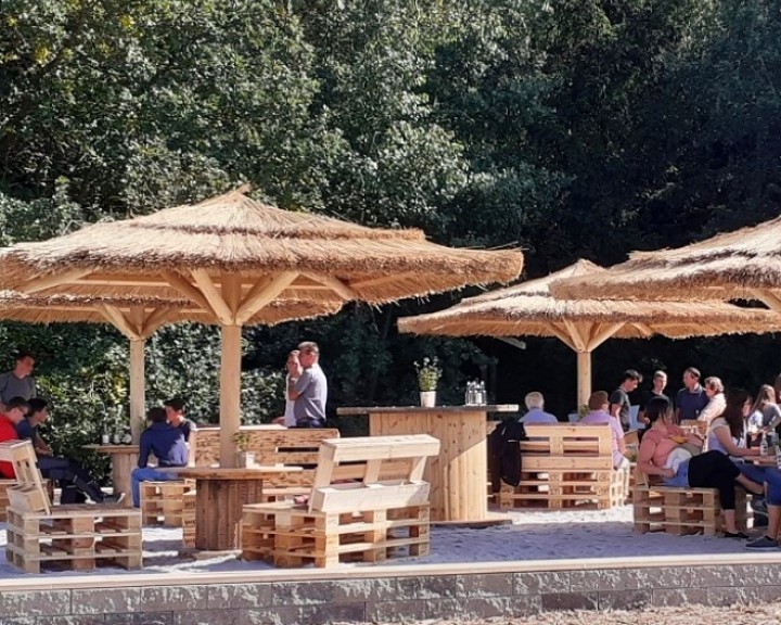 Sandstrand Schilfschirm Biberbeach Biberbach Chilloutarea