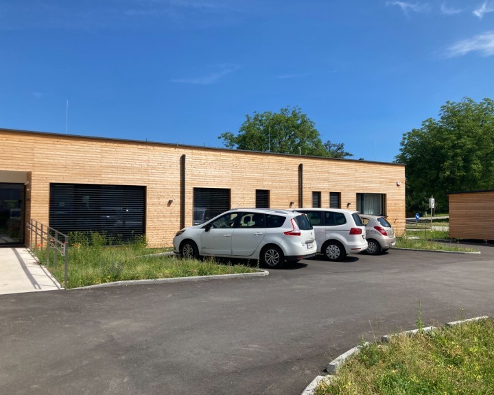 sickerfähige Beläge Wegeführung Tageszentrum Ernsthofen