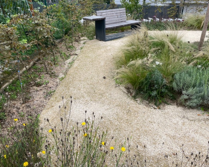 sickerfähige Beläge Wegeführung Freiraummöblierung Tageszentrum Ernsthofen