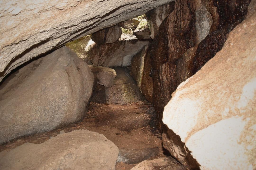 Höhle des dunklen Meisters