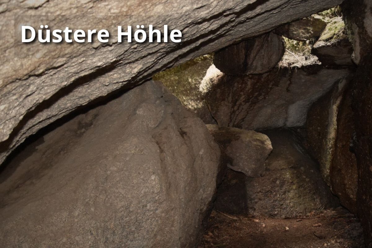 Düstere Höhle