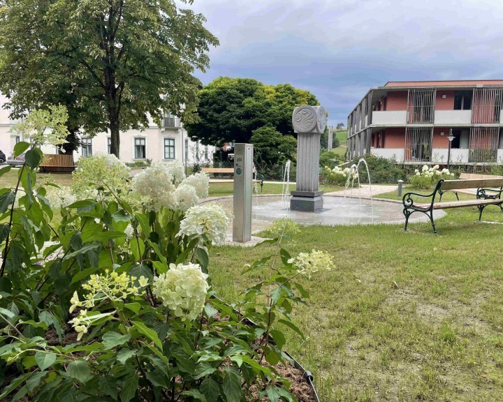 Trinkbrunnen Park Wasserspiel Öhling