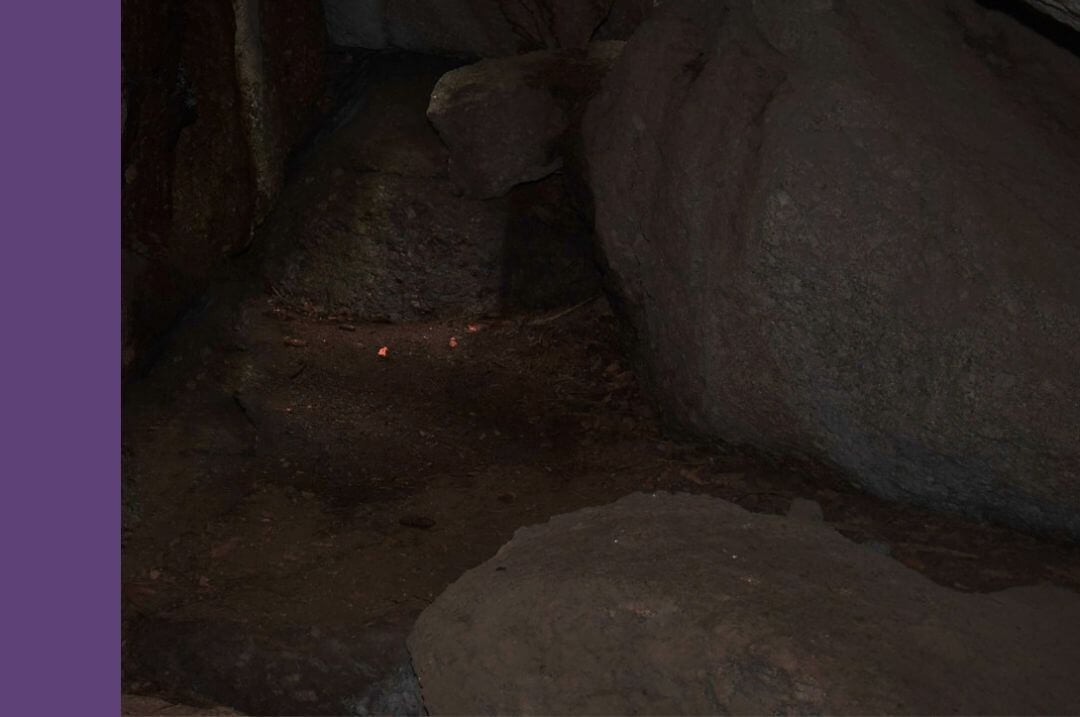 Düstere Höhle im Skorpion-Epos