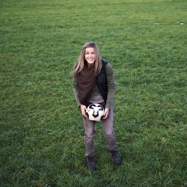 Laura Feiersinger, Fußballerin beim FC Bayern © Aleksandra Pawloff