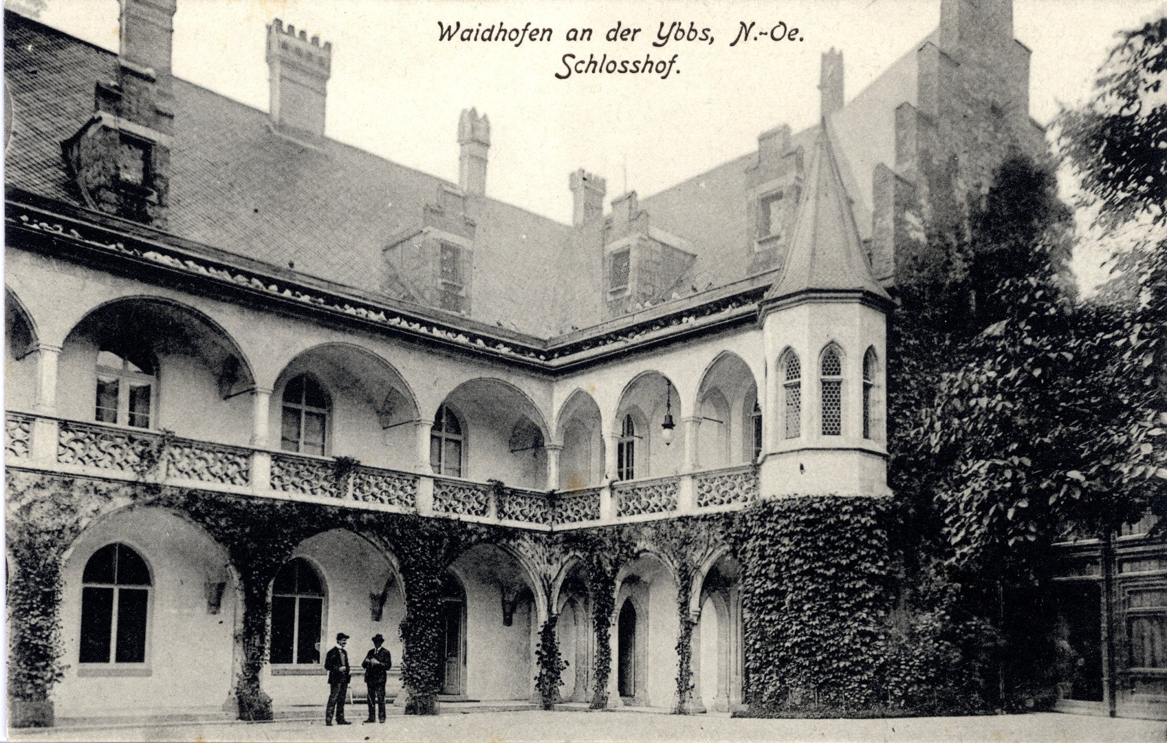 Schlosshof.jpg