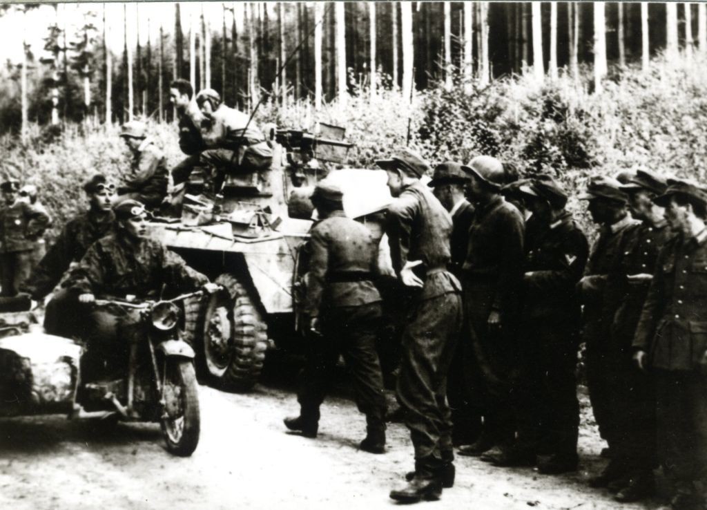 Amerikanische Truppen im Redtenbachtal.jpg